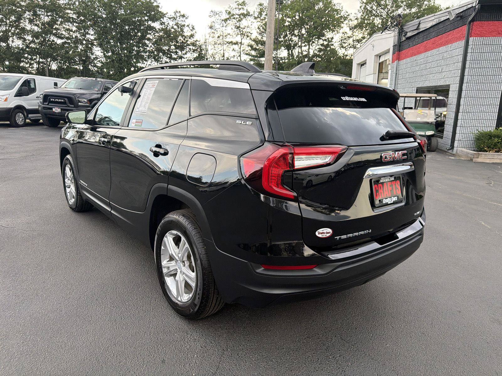 Used 2023 GMC Terrain SLE w/ Driver Convenience Package AWD/4WD image 3