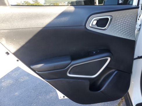 Used 2023 Kia Soul S image 13