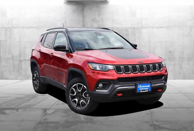 Used 2025 Jeep Compass Trailhawk AWD/4WD image 2