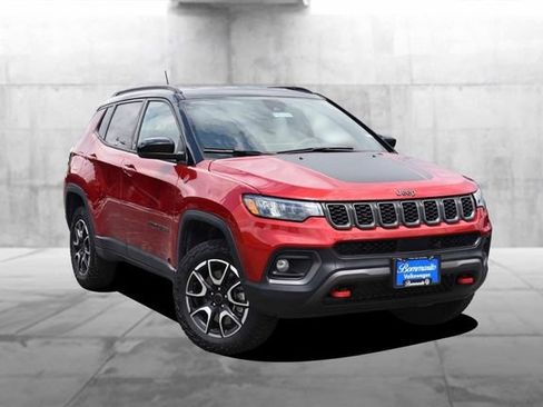 Used 2025 Jeep Compass Trailhawk AWD/4WD image 2