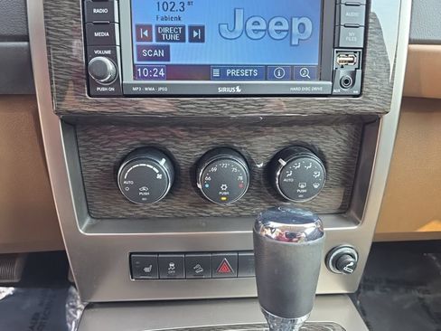 Used 2011 Jeep Liberty Limited w/ Comfort/Convenience Group AWD/4WD image 15