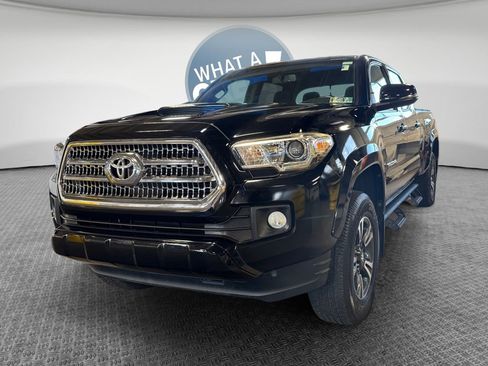 Used 2017 Toyota Tacoma TRD Sport w/ Tow Package AWD/4WD image 8