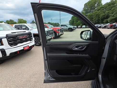Used 2024 Chevrolet Tahoe LT AWD/4WD image 12
