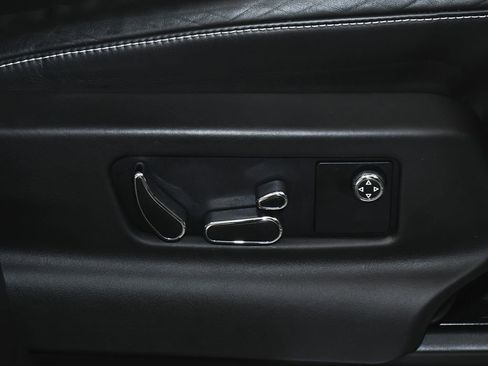 Used 2019 Bentley Bentayga AWD/4WD image 50
