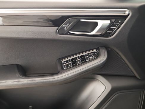 Used 2023 Porsche Macan Turbo image 24