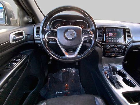 Used 2019 Jeep Grand Cherokee Altitude AWD/4WD image 6
