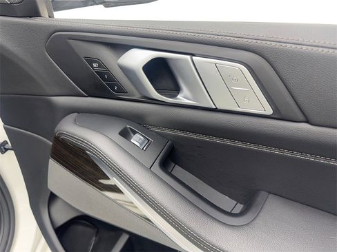 Used 2019 BMW X7 xDrive40i w/ Cold Weather Package image 54