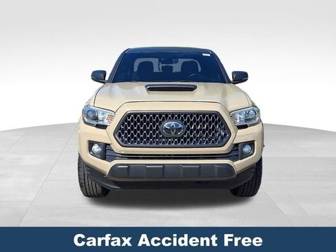 Used 2018 Toyota Tacoma TRD Sport w/ Technology Package AWD/4WD image 3