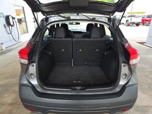 Used 2019 Nissan Kicks SV FWD image 18