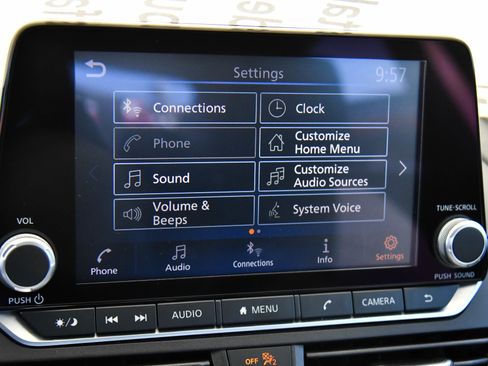 Used 2024 Nissan Altima 2.5 SV FWD image 21