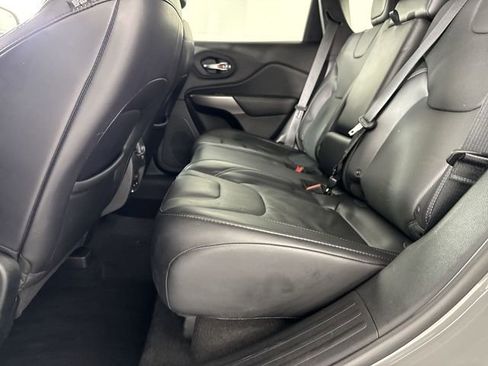 Used 2019 Jeep Cherokee Limited image 22