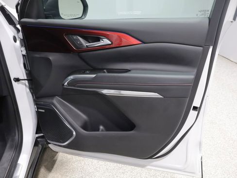 Used 2024 Chevrolet Traverse RS w/ LPO, Floor Liner Package AWD/4WD image 23