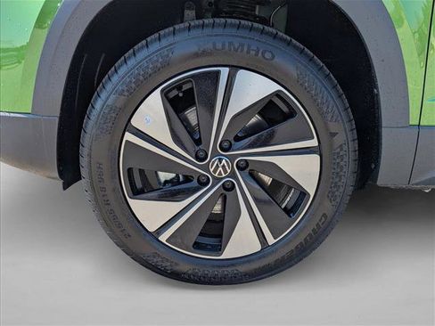 New 2026 Volkswagen Taos SE AWD/4WD image 9