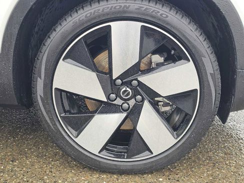 Certified 2023 Volvo XC40 Recharge Plus image 9