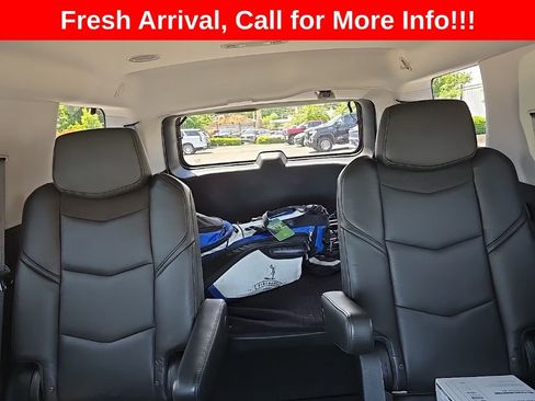 Used 2019 Cadillac Escalade Luxury AWD/4WD image 10