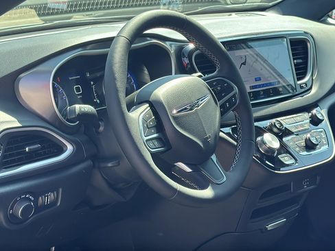 New 2026 Chrysler Voyager LX image 10