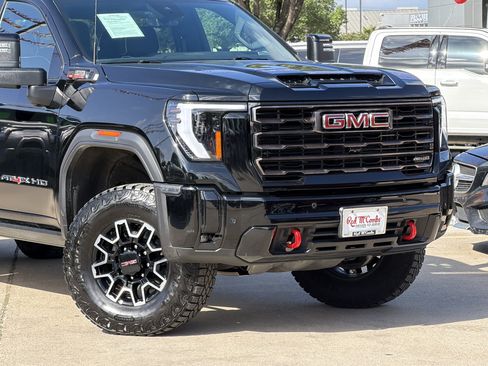 Used 2025 GMC Sierra 2500 AT4X AWD/4WD image 2