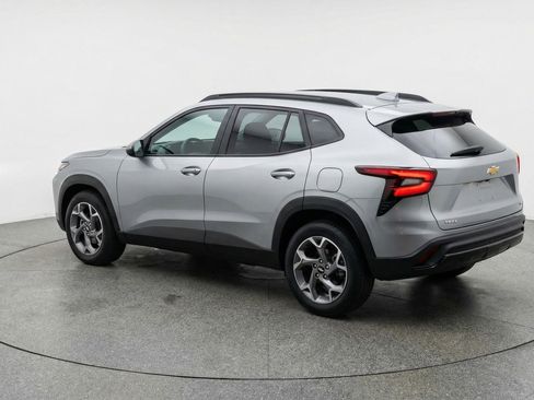 Used 2025 Chevrolet Trax LT image 6