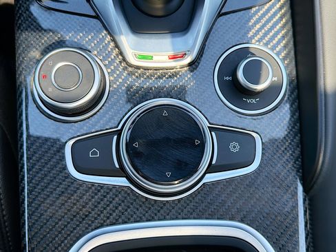Used 2023 Alfa Romeo Giulia Estrema image 29