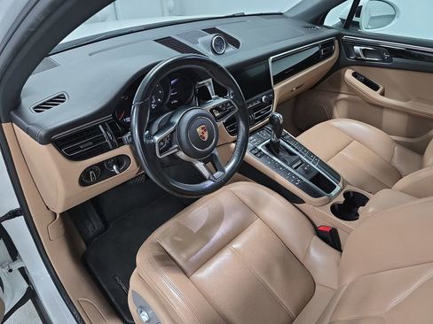 Certified 2019 Porsche Macan AWD/4WD image 4