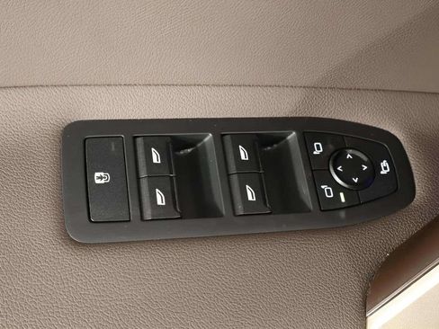 Used 2023 BMW iX xDrive50 AWD/4WD image 24