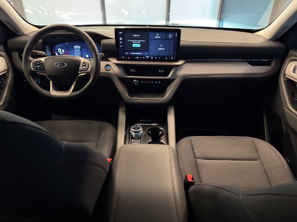 Used 2025 Ford Explorer Active AWD/4WD image 9