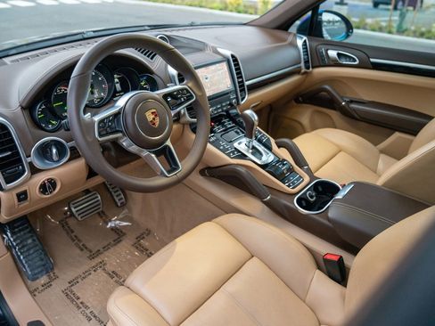 Used 2018 Porsche Cayenne S image 4
