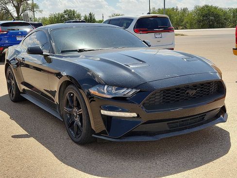 Used 2018 Ford Mustang Coupe w/ Black Accent Pkg RWD image 4