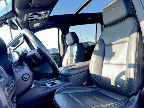 Used 2021 Chevrolet Suburban High Country image 17