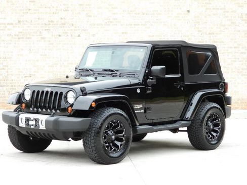 Used 2013 Jeep Wrangler Sahara w/ Connectivity Group AWD/4WD image 18
