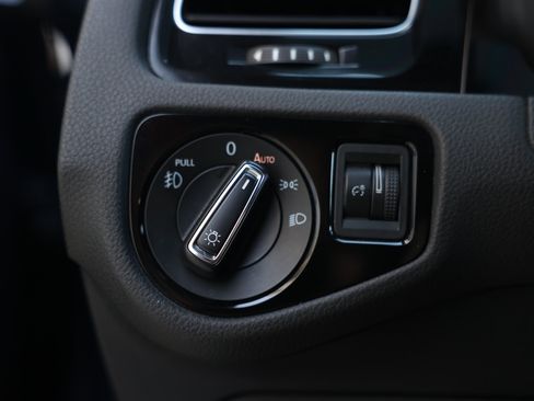 Used 2018 Volkswagen GTI Autobahn FWD image 46