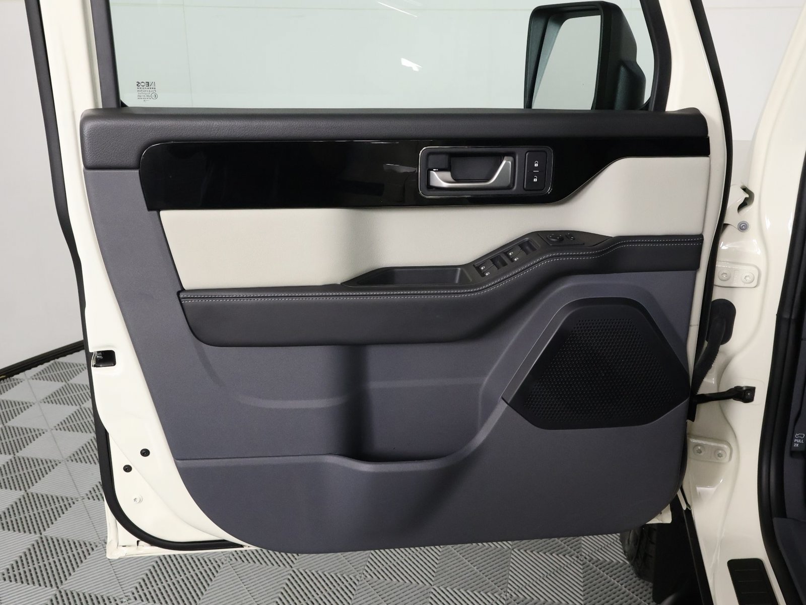 Used 2024 INEOS Grenadier Station Wagon AWD/4WD image 17