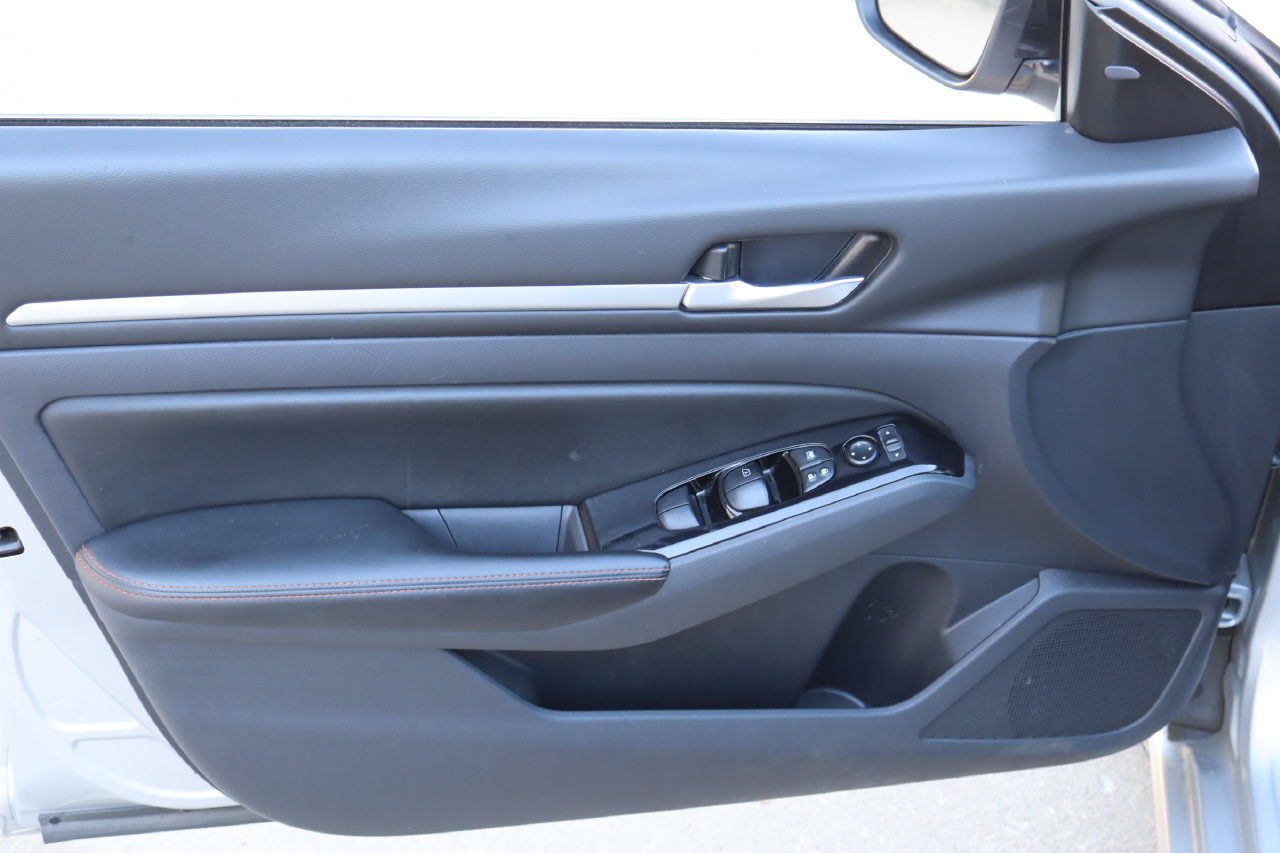 Used 2025 Nissan Altima 2.5 SR FWD image 19