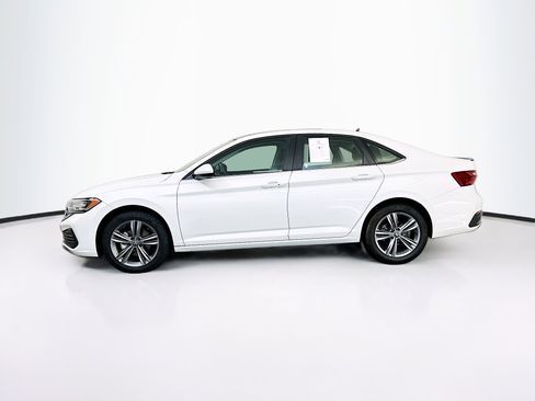 Used 2024 Volkswagen Jetta SE w/ Panoramic Sunroof Package FWD image 4