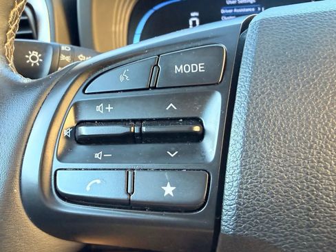 Used 2024 Hyundai Venue SEL image 19