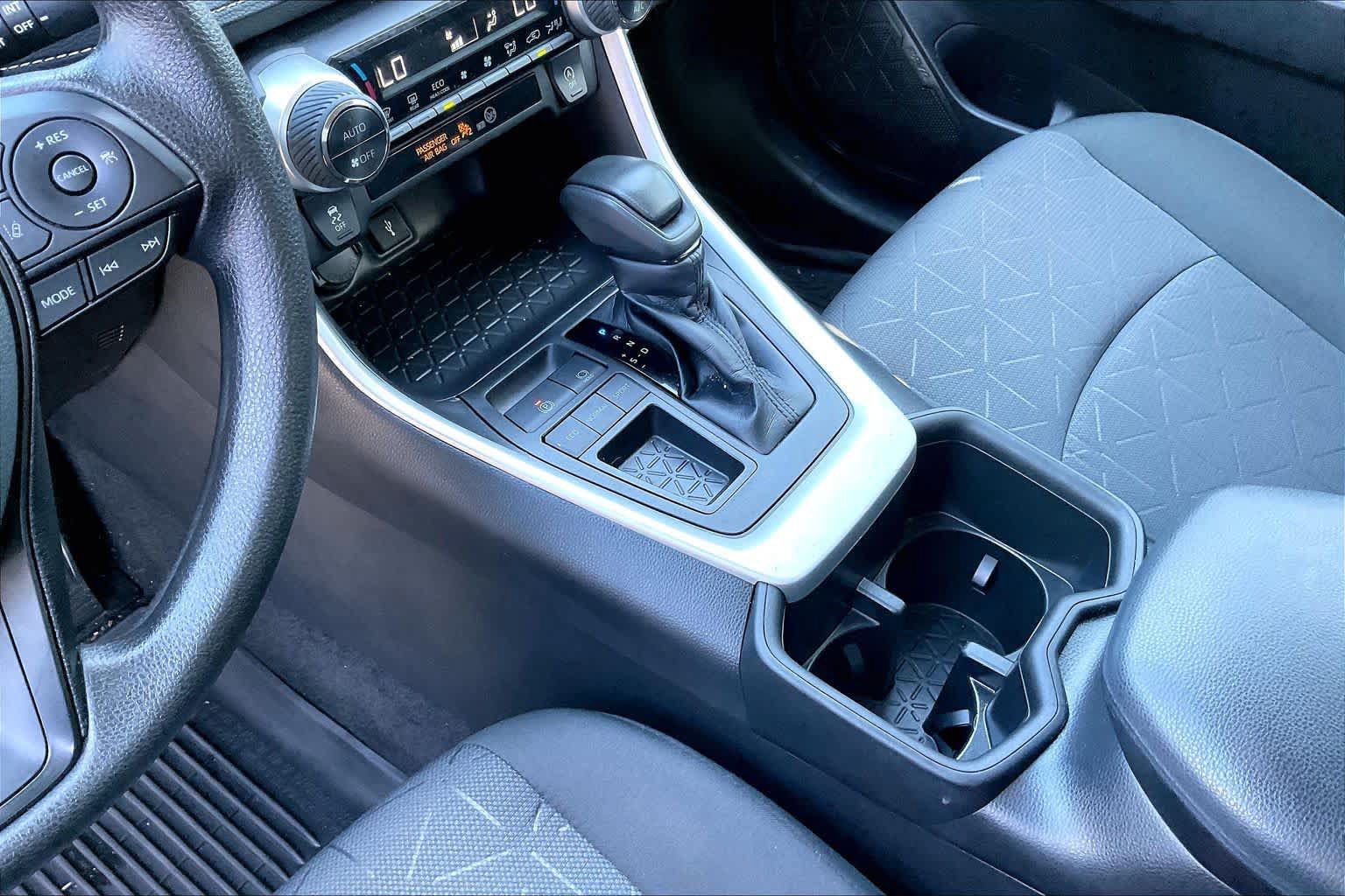 Certified 2022 Toyota RAV4 XLE w/ Convenience Package FWD image 16