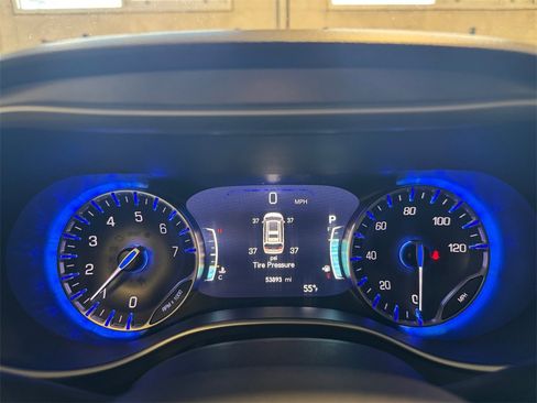 Used 2024 Chrysler Pacifica Touring-L image 16