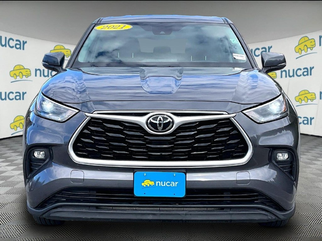 Used 2021 Toyota Highlander LE AWD/4WD image 2