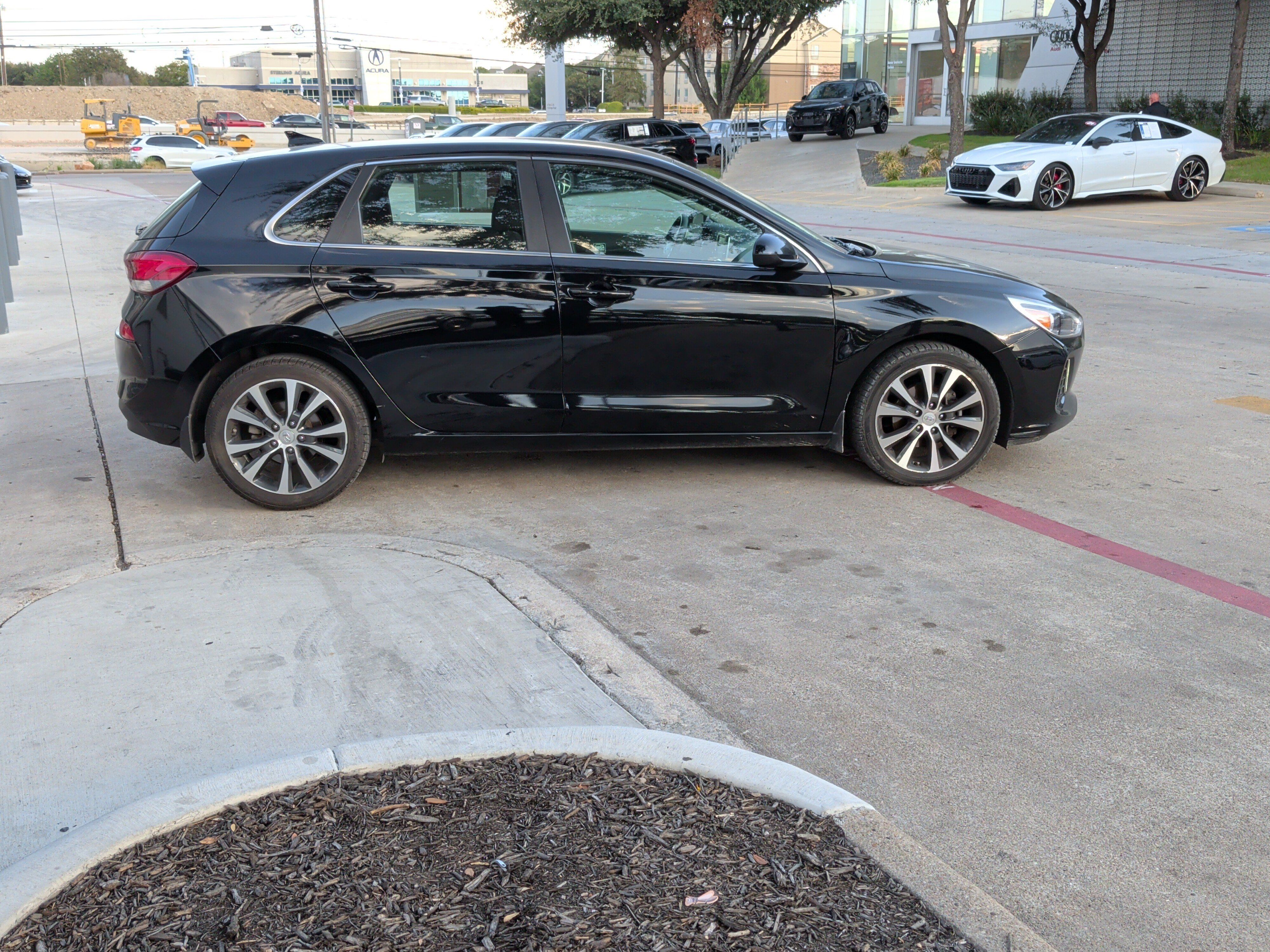 Used 2018 Hyundai Elantra GT FWD image 11