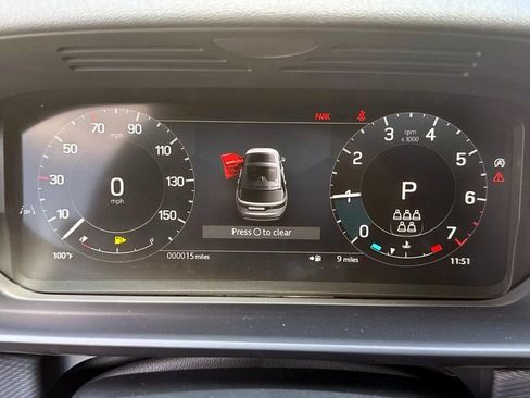 Used 2025 Land Rover Discovery Dynamic SE AWD/4WD image 31