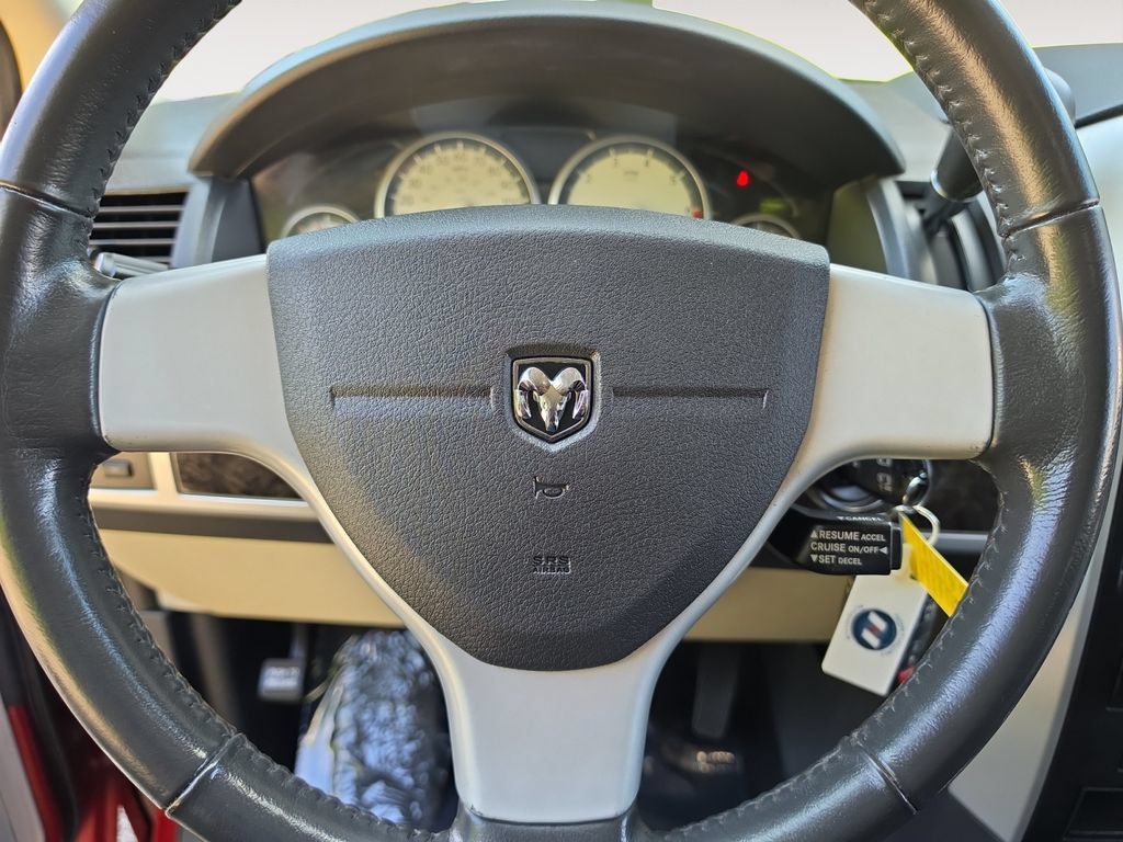 Used 2010 Dodge Grand Caravan SXT FWD image 12