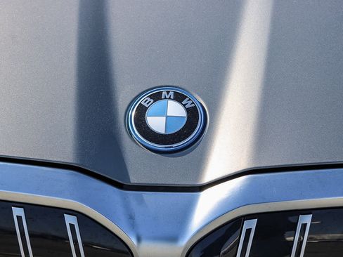 Used 2025 BMW i5 xDrive40 w/ Premium Package image 11