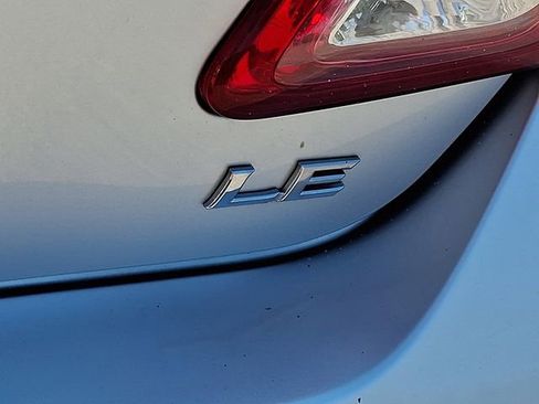 Used 2011 Toyota Camry LE FWD image 29