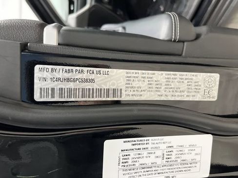 Used 2023 Jeep Grand Cherokee Limited w/ Luxury Tech Group II image 39