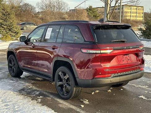 Used 2023 Jeep Grand Cherokee Altitude image 33