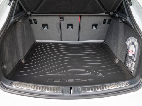 Certified 2026 Porsche Macan AWD/4WD image 27