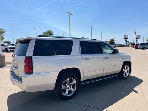 Used 2015 Chevrolet Suburban LTZ RWD image 5