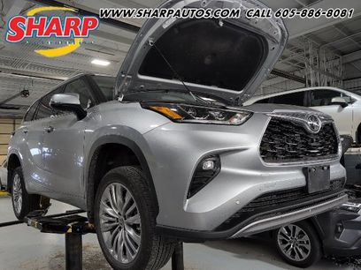 Used 2024 Toyota Highlander Platinum