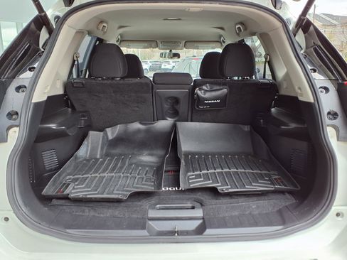 Certified 2018 Nissan Rogue SV image 17