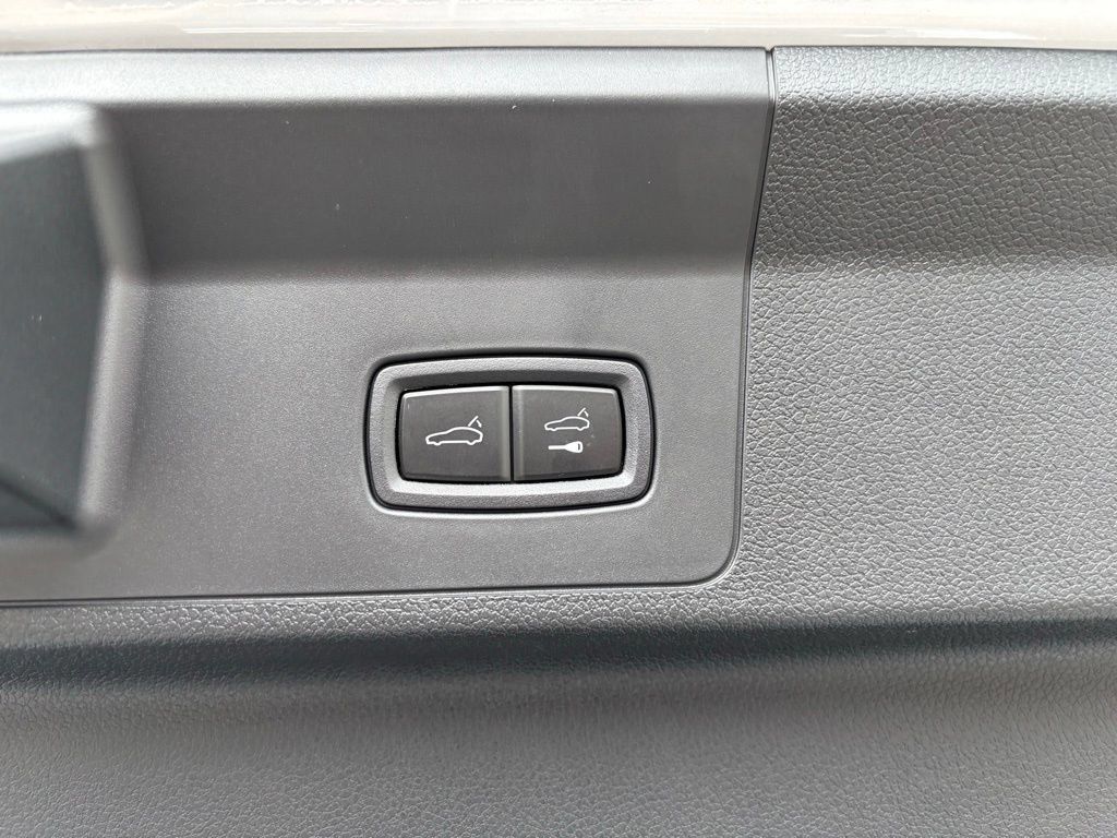 Certified 2025 Porsche Panamera 4 AWD/4WD image 13